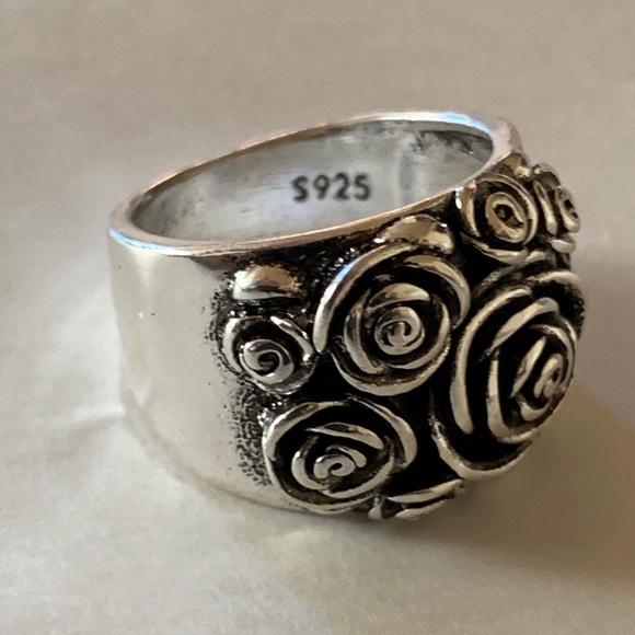 STERLING SILVER FLORAL RING - Picture 5 of 8